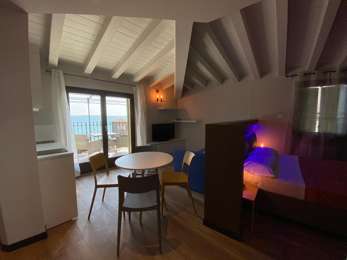 Castello Mavino Apartment Сирмионе Екстериор снимка